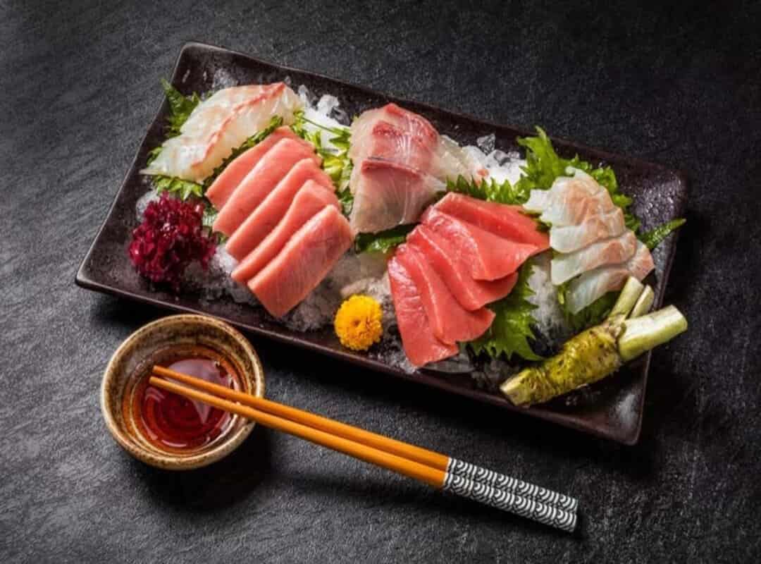 Sashimi là món ngon đặc trưng cho ẩm thực xứ sở Phù Tang  